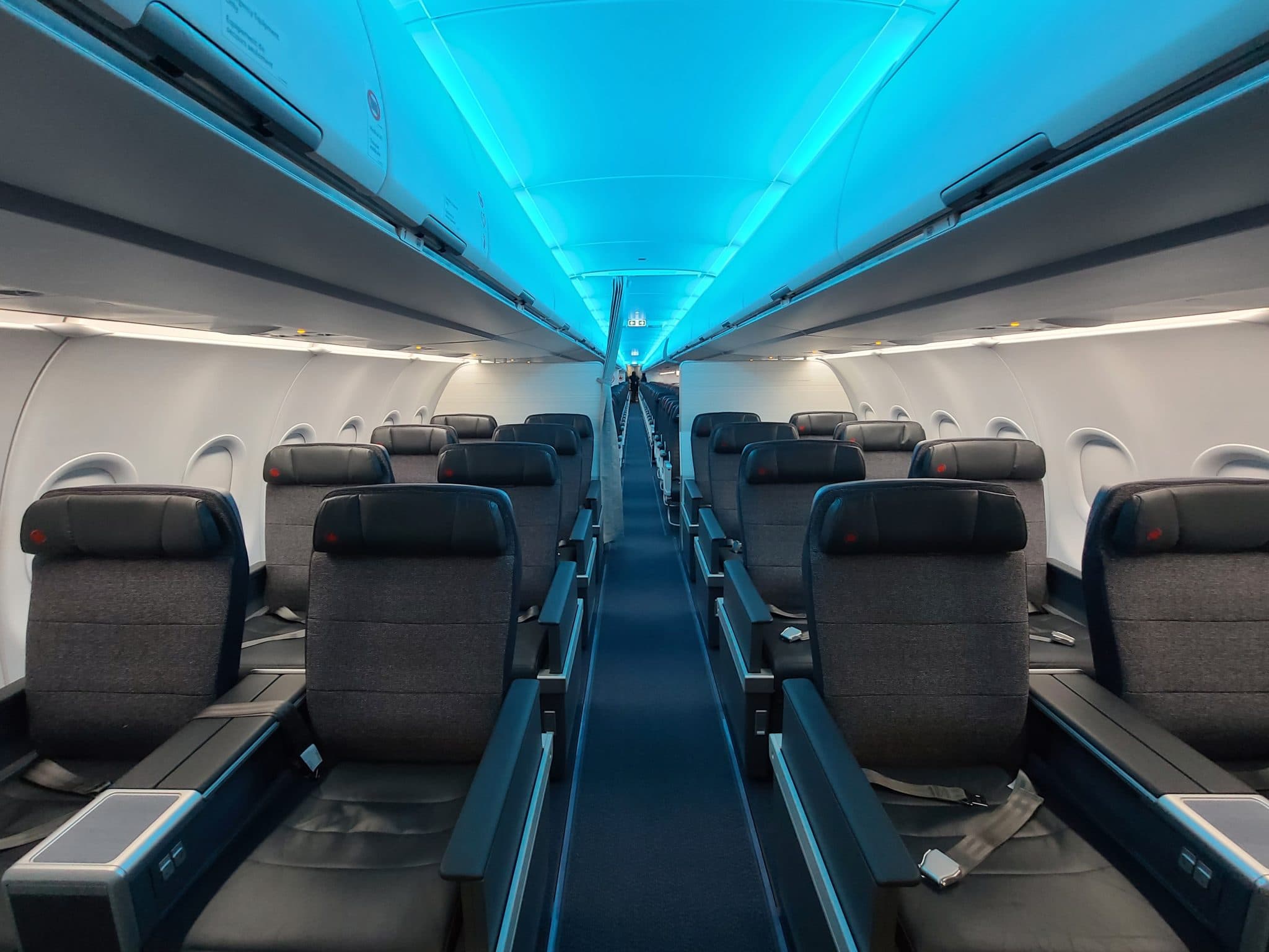 Air Canada Boeing 737 MAX 8 Air Canada Business Class cabin photo